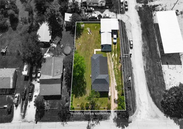 Photo 4 of Single family home for sale at 300 S Wall St, Itasca, TX 76055 | MLS# 21251622 | Listing updated on 2026-08-17