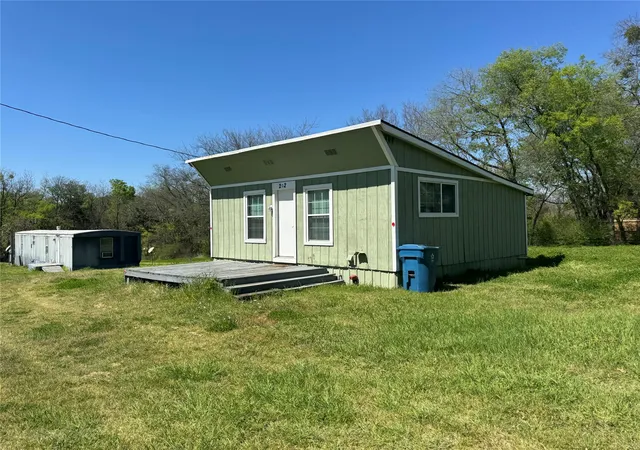Photo 1 of Single family home for sale at 202 W Tarrant St, Cumby, TX 75433 | MLS# 21251752 | Listing updated on 2026-07-27