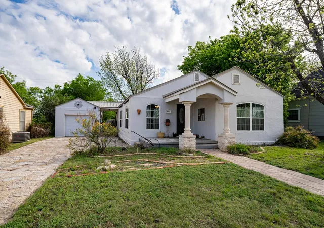 Homes for sale in Ballinger, TX | 1004 N 7Th St, Ballinger, TX 76821 | MLS# 21249595