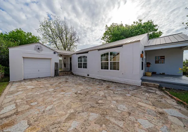 Homes for sale in Ballinger, TX | 1004 N 7Th St, Ballinger, TX 76821 | MLS# 21249595