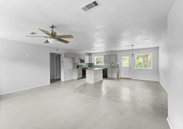 Photo 4 of Single family home for sale at 1229 Country Rd 3105, Bonham, TX 75418 | MLS# 21248979 | Listing updated on 2026-10-01
