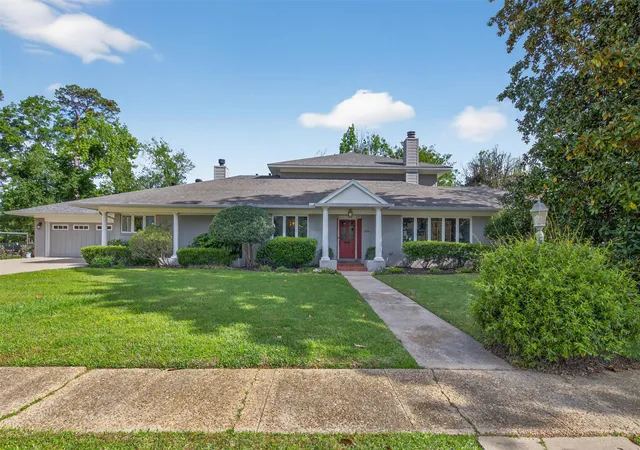 Photo 2 of Single family home for sale at 504 Linden St, Shreveport, LA 71104 | MLS# 21251873 | Listing updated on 2026-08-09