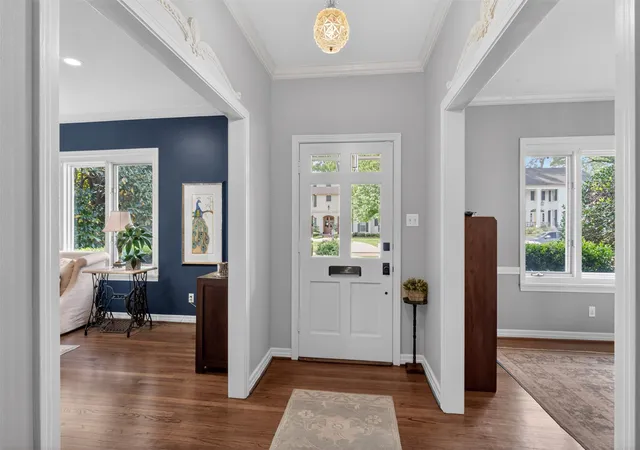 Photo 3 of Single family home for sale at 504 Linden St, Shreveport, LA 71104 | MLS# 21251873 | Listing updated on 2026-08-09