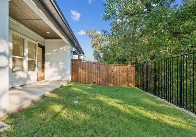 Photo 4 of Condo for sale at 126 Bridgewater Wy #37, Lake Dallas, TX 75065 | MLS# 21249690 | Listing updated on 2026-08-18