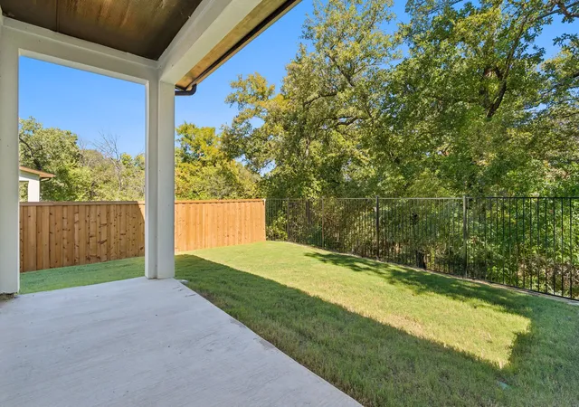 Photo 4 of Sale Pending at 452 Waters Edge Dr #822, Lake Dallas, TX 75065 | MLS# 21249009 | Listing updated on 2026-09-23