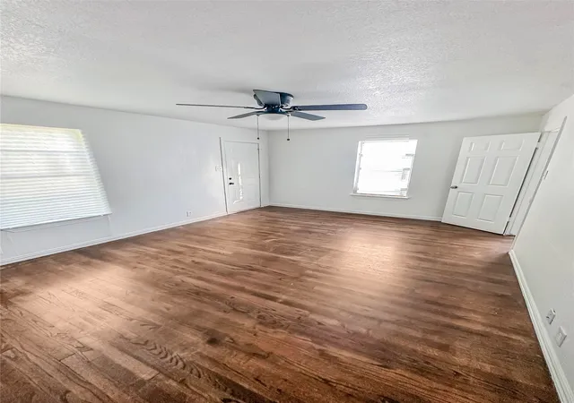 16th image of 2404 2406 Colony Ct, Dallas, TX 75235 | MLS# 21251571