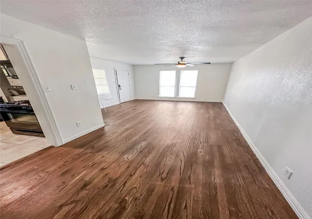 4th image of 2404-2406 Colony Ct, Dallas, TX 75235 | MLS# 21251571