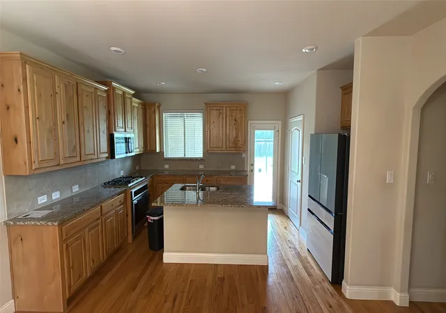 22nd image of 700 N Irving Heights Dr, Irving, TX 75061 | MLS# 21251990