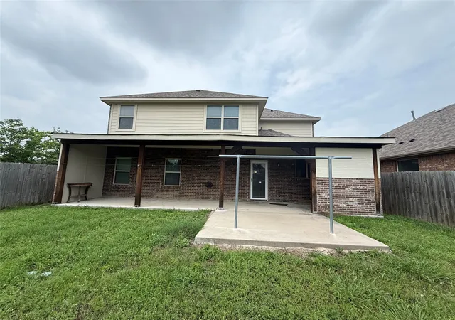 4th image of 700 N Irving Heights Dr, Irving, TX 75061 | MLS# 21251990