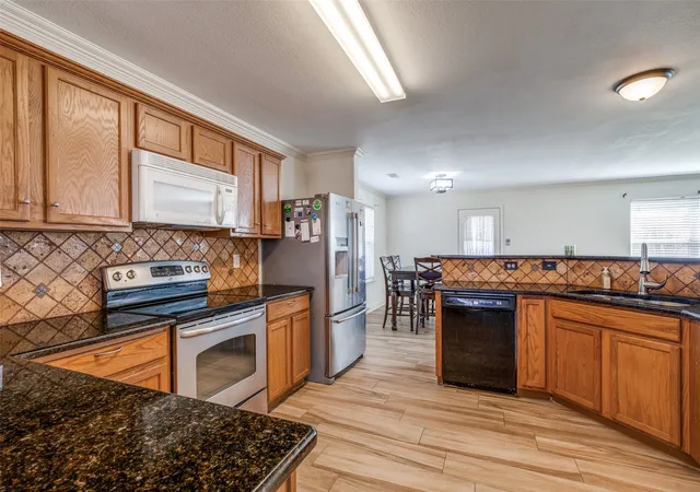 Photo 3 of Sale Pending at 2512 Calico Rock Dr, Fort Worth, TX 76131 | MLS# 21252039 | Listing updated on 2026-08-03