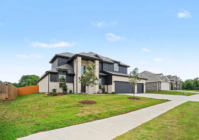 Photo 3 of Single family home for sale at 732 Candace Dr, De Soto, TX 75115 | MLS# 21252118 | Listing updated on 2026-08-26