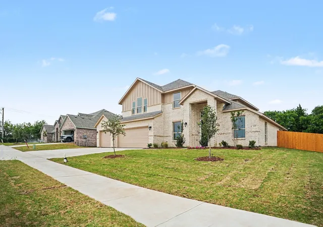 Photo 3 of Single family home for sale at 733 Candace Dr, De Soto, TX 75115 | MLS# 21252133 | Listing updated on 2026-08-26
