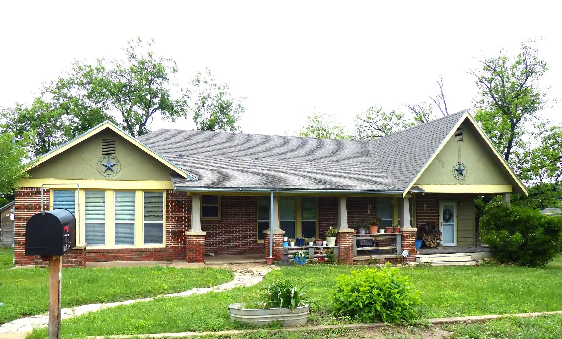 Photo 1 of Single family home for sale at 606 S Blackburn, Brady, TX 76825 | MLS# 21252206 | Listing updated on 2026-10-27