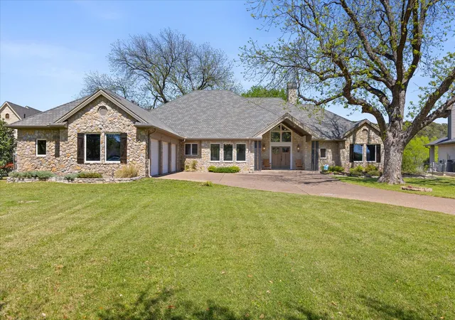 Photo 3 of Sale Pending at 1302 E Baja Ct, Granbury, TX 76048 | MLS# 21251929 | Listing updated on 2026-10-05