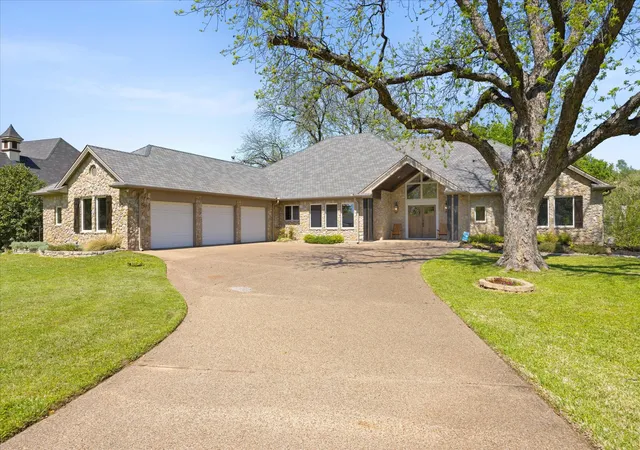 Photo 4 of Sale Pending at 1302 E Baja Ct, Granbury, TX 76048 | MLS# 21251929 | Listing updated on 2026-10-05