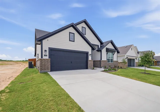 Photo 3 of Single family home for sale at 1325 Frio Dr, Springtown, TX 76082 | MLS# 21252429 | Listing updated on 2026-10-06