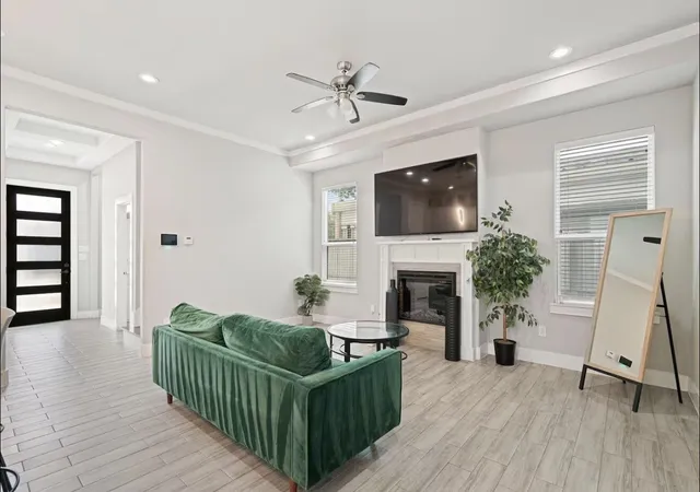 2nd image of 3351 Canada Dr, Dallas, TX 75212 | MLS# 21251279