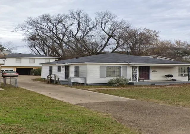 Photo 2 of Single family home for sale at 225 Thompson St, Bossier City, LA 71111 | MLS# 21252503 | Listing updated on 2026-08-04