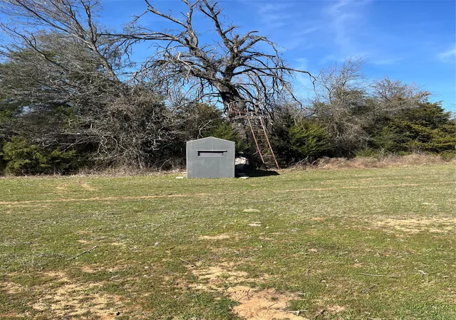 Photo 2 of Manufactured home for sale at 833 County Road 426, Cleburne, TX 76031 | MLS# 21250970 | Listing updated on 2026-08-24