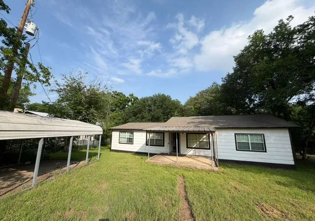 Homes for sale in Clifton, TX | 325 County Road 1768, Clifton, TX 76634 | MLS# 21251481