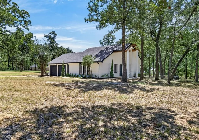 Photo 1 of Single family home for sale at 172 Colonial Dr, Mabank, TX 75156 | MLS# 21252677 | Listing updated on 2026-10-06