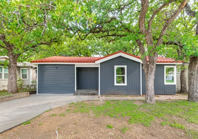 Photo 2 of Sale Pending at 3825 Childress St, Fort Worth, TX 76119 | MLS# 21249392 | Listing updated on 2026-07-20
