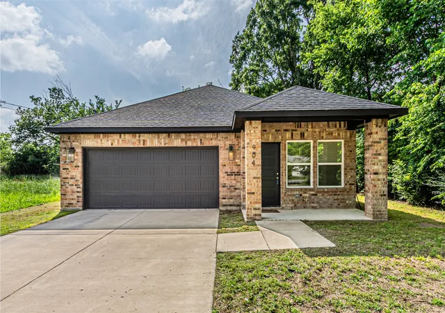 Photo 1 of Single family home for sale at 904 S Catherine St, Terrell, TX 75160 | MLS# 21252674 | Listing updated on 2026-07-14
