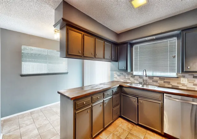 Photo 4 of House for sale at 308 Towne House Ln, Richardson, TX 75081 | MLS# 21252727 | Listing updated on 2026-07-13