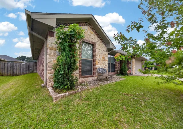 Homes for sale in Flint, TX | 11673 Lanes End Dr, Flint, TX 75762 | MLS# 21252735