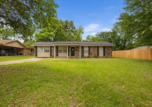 1st image of 407 York St, Lindale, TX 75771 | MLS# 21252804