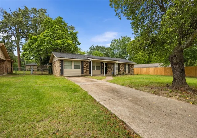 Homes for sale in Lindale, TX | 407 York St, Lindale, TX 75771 | MLS# 21252804