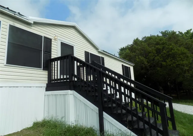 Photo 2 of Manufactured home for sale at 203 S Ridgeview Ct, Azle, TX 76020 | MLS# 21251015 | Listing updated on 2026-08-29
