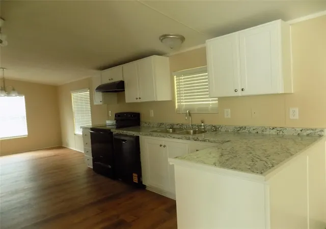 Photo 3 of Manufactured home for sale at 203 S Ridgeview Ct, Azle, TX 76020 | MLS# 21251015 | Listing updated on 2026-08-29
