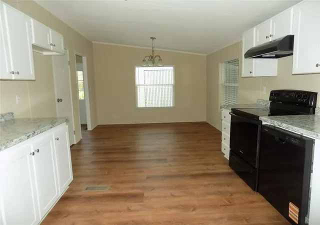 Photo 4 of Manufactured home for sale at 203 S Ridgeview Ct, Azle, TX 76020 | MLS# 21251015 | Listing updated on 2026-08-29