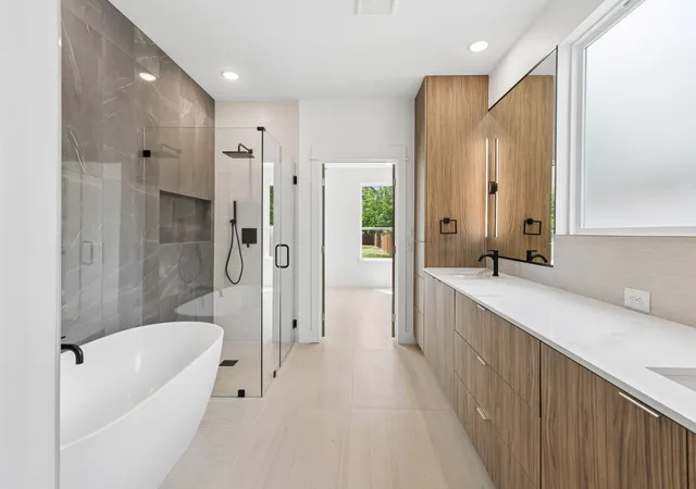 Photo 1 of Single family home for sale at 416 S Elm St, Sherman, TX 75090 | MLS# 21246284 | Listing updated on 2026-08-19