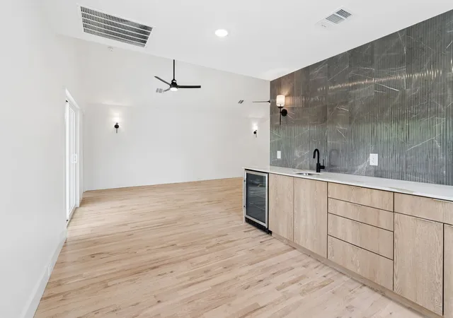 Photo 2 of Single family home for sale at 416 S Elm St, Sherman, TX 75090 | MLS# 21246284 | Listing updated on 2026-08-19