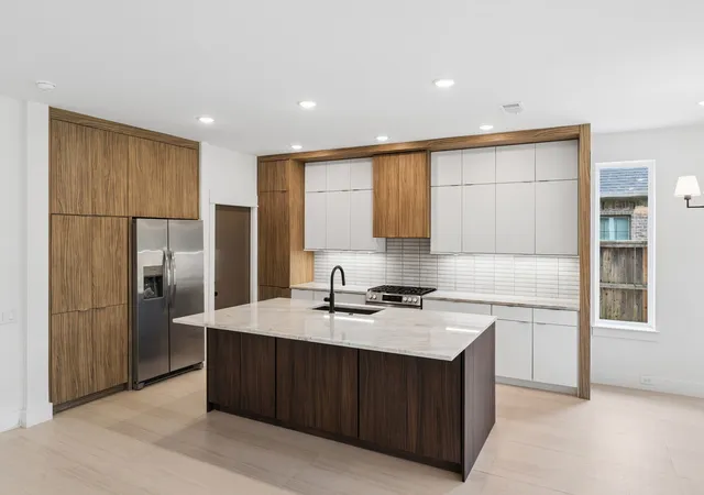 Photo 3 of Single family home for sale at 416 S Elm St, Sherman, TX 75090 | MLS# 21246284 | Listing updated on 2026-08-19