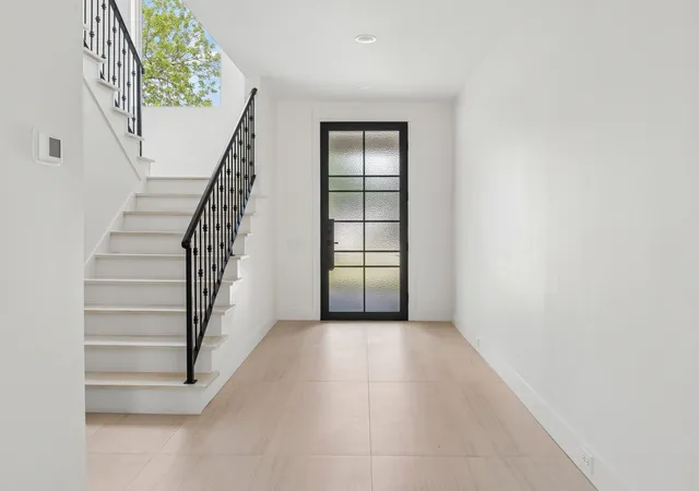 Photo 4 of Single family home for sale at 416 S Elm St, Sherman, TX 75090 | MLS# 21246284 | Listing updated on 2026-08-19