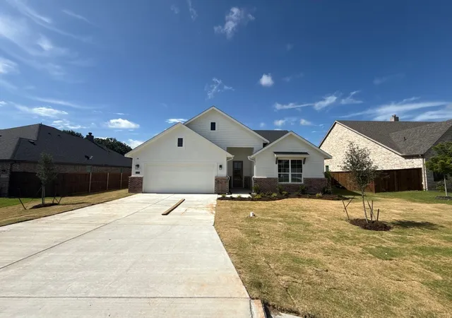 Homes for sale in Springtown, TX | 1124 Trinity Dr, Springtown, TX 76082 | MLS# 21252939
