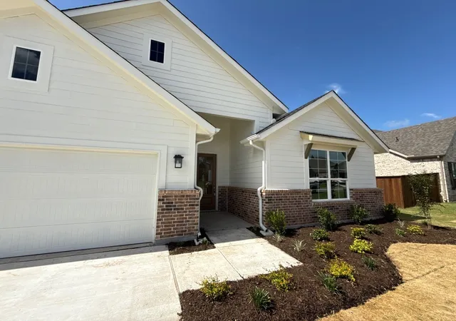 Homes for sale in Springtown, TX | 1124 Trinity Dr, Springtown, TX 76082 | MLS# 21252939