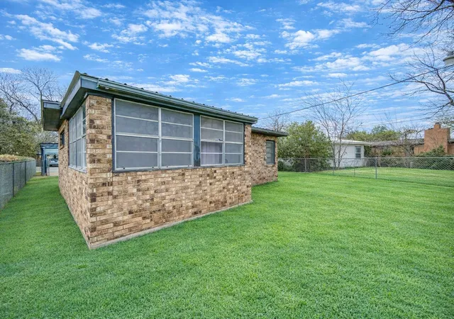 Homes for sale in Winters, TX | 211 Paloma St, Winters, TX 79567 | MLS# 21252890