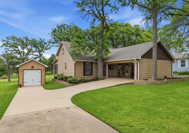 Homes for sale in Lake Kiowa, TX | 413 Cocopa Dr, Lake Kiowa, TX 76240 | MLS# 21252295