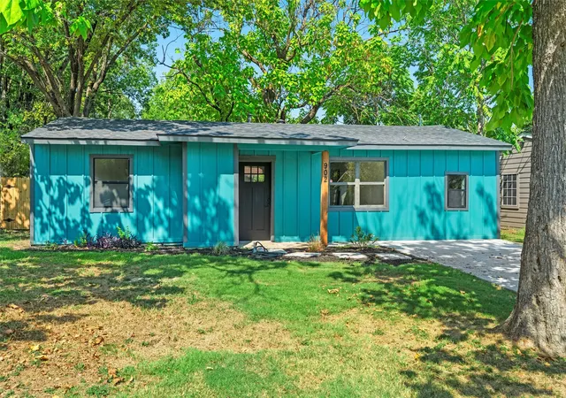 1st image of 902 Skylark Dr, Arlington, TX 76010 | MLS# 21252194