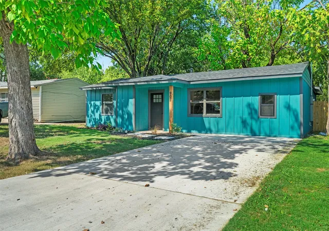 3rd image of 902 Skylark Dr, Arlington, TX 76010 | MLS# 21252194