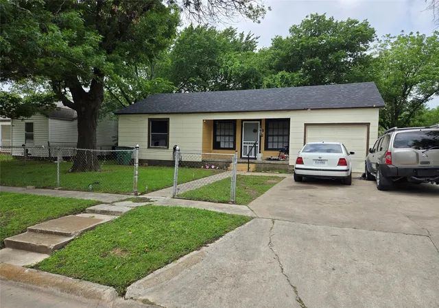 Homes for sale in Gainesville, TX | 1805 Mill St, Gainesville, TX 76240 | MLS# 21253023