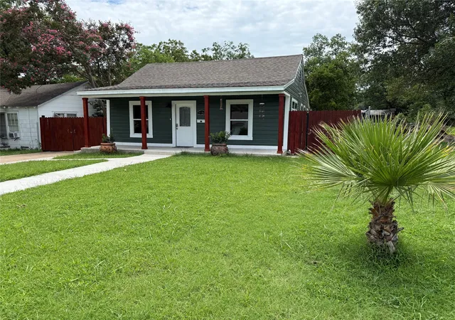 Photo 1 of Single family home for sale at 2724 Gurley Ave, Waco, TX 76711 | MLS# 21251522 | Listing updated on 2026-07-11