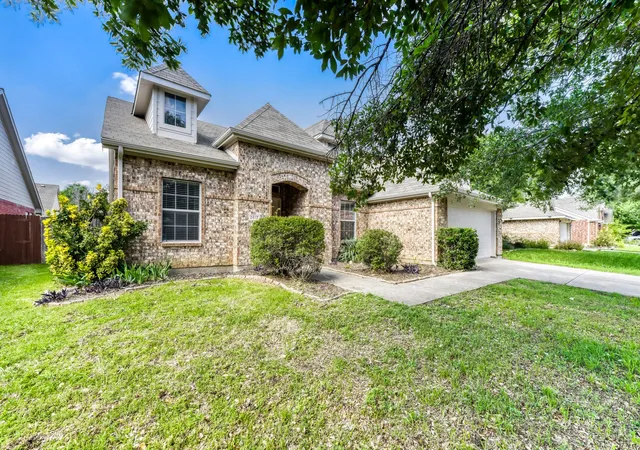 Photo 2 of Single family home for sale at 2617 Hereford Rd, Denton, TX 76210 | MLS# 21190946 | Listing updated on 2026-10-01