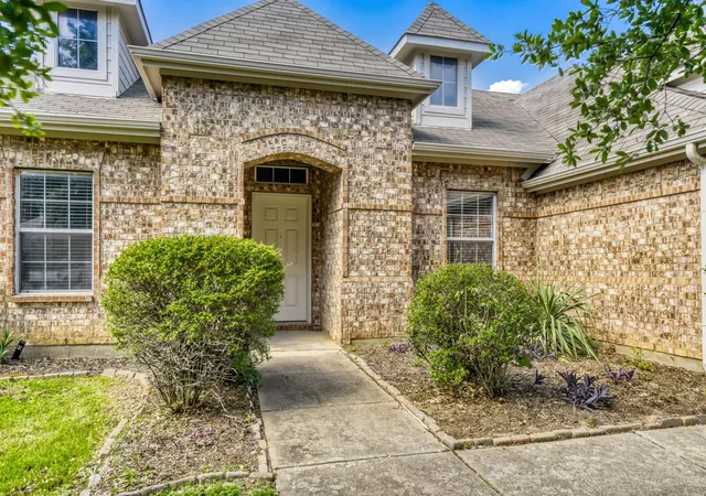 Photo 3 of Single family home for sale at 2617 Hereford Rd, Denton, TX 76210 | MLS# 21190946 | Listing updated on 2026-10-01