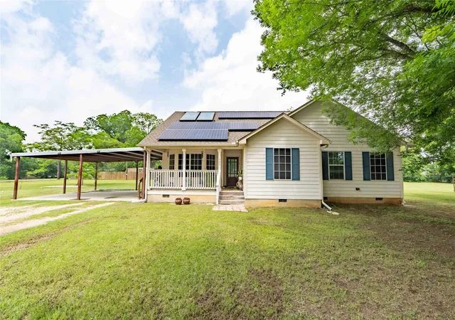Homes for sale in Bridgeport, TX | 306 Owens St, Bridgeport, TX 76426 | MLS# 21253136