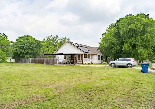 Homes for sale in Bridgeport, TX | 306 Owens St, Bridgeport, TX 76426 | MLS# 21253136